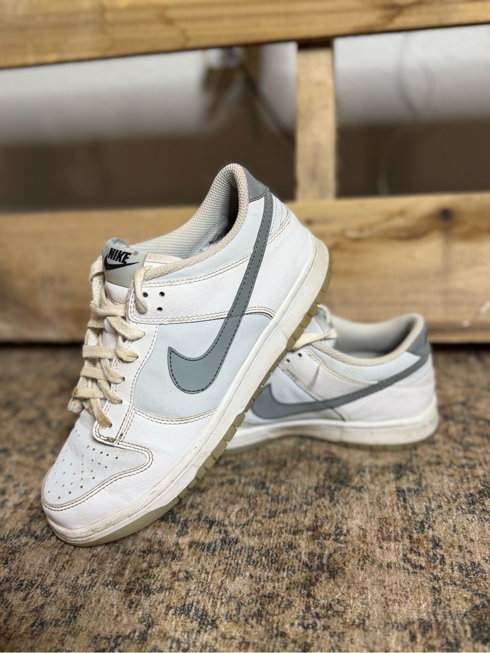 Nike Men's White and Gray Low-Profile Sneakers